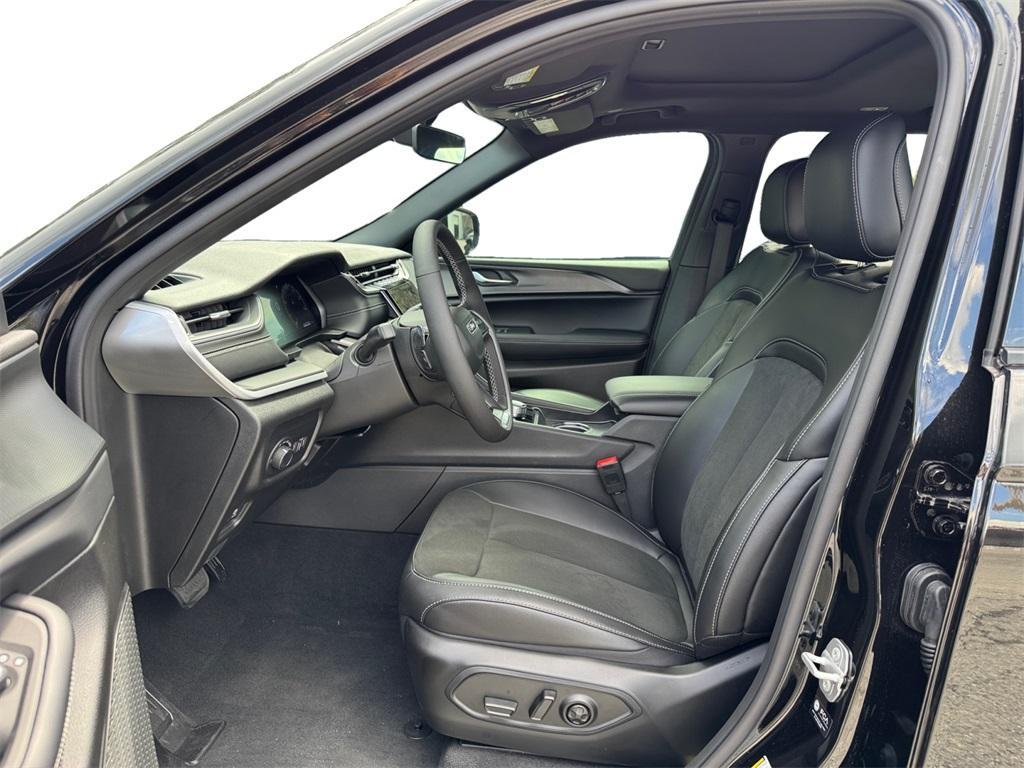 new 2025 Jeep Grand Cherokee L car, priced at $41,309