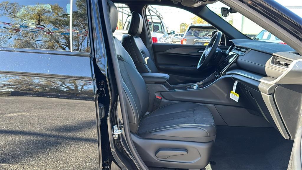 new 2025 Jeep Grand Cherokee car, priced at $39,544