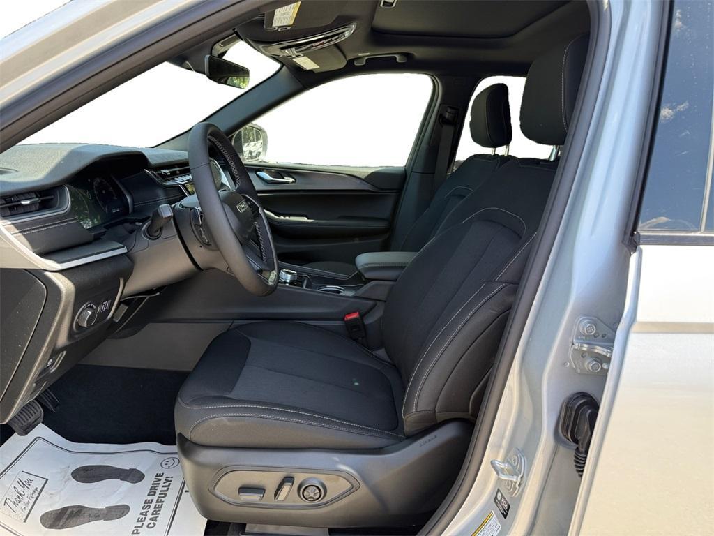new 2025 Jeep Grand Cherokee L car, priced at $37,555
