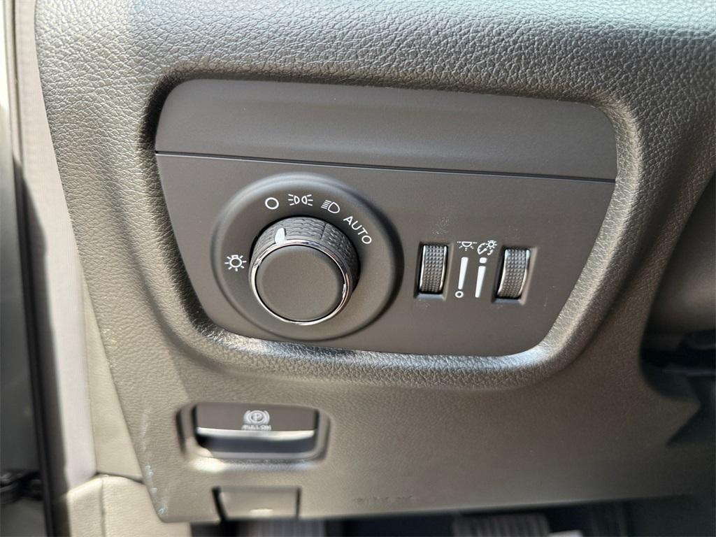 new 2025 Jeep Grand Cherokee L car, priced at $37,555