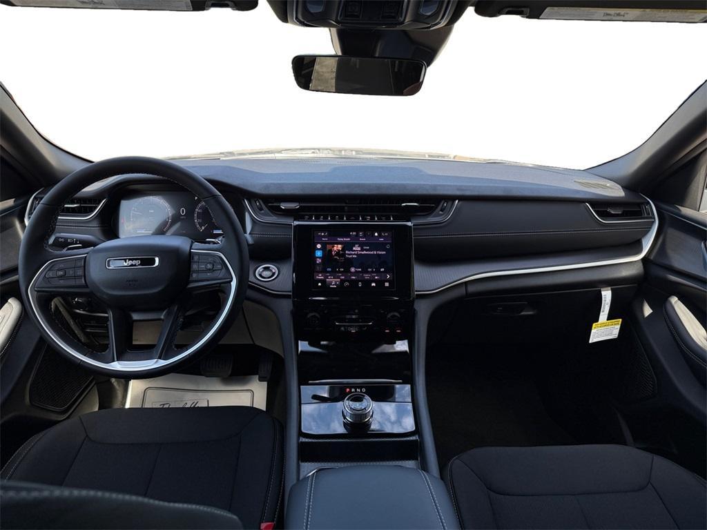new 2025 Jeep Grand Cherokee L car, priced at $37,555