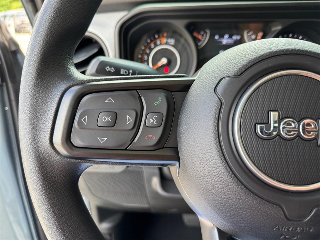 new 2025 Jeep Gladiator car, priced at $42,001