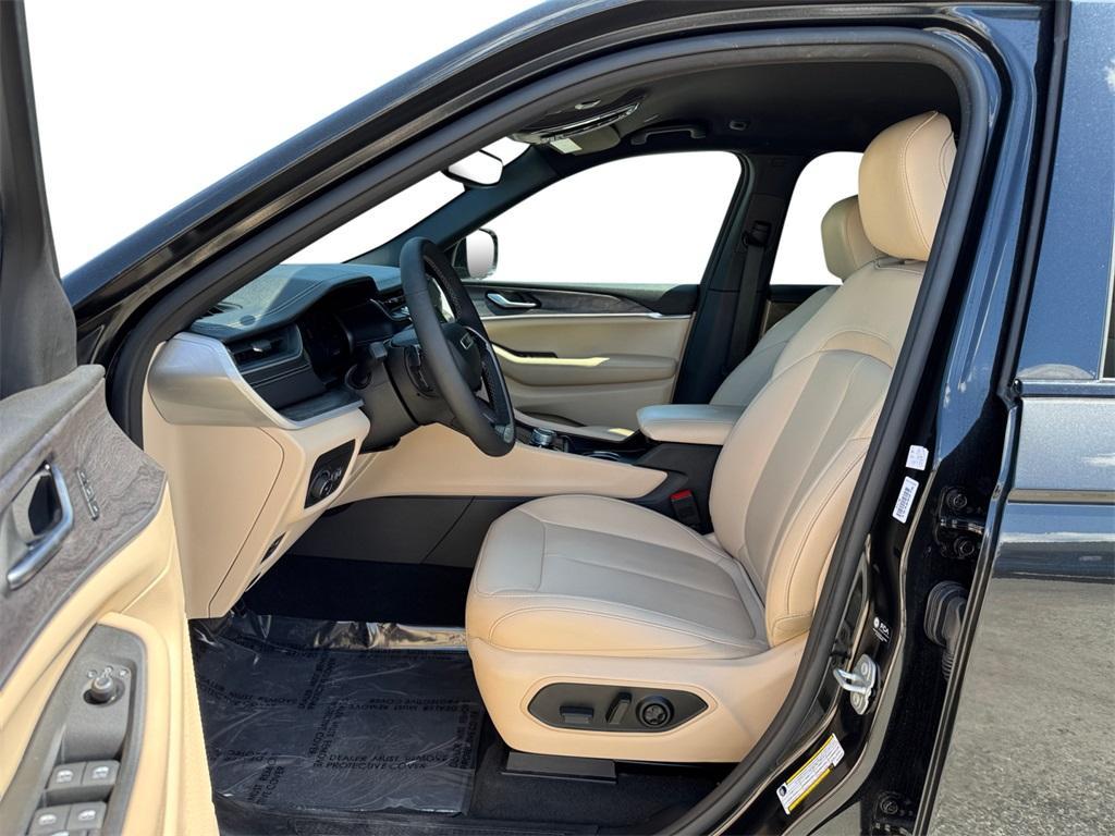 used 2024 Jeep Grand Cherokee car, priced at $37,000