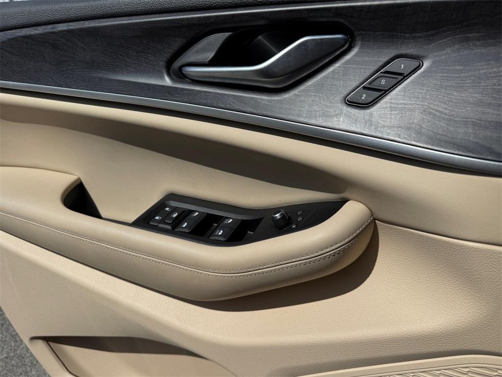 used 2024 Jeep Grand Cherokee car, priced at $37,000