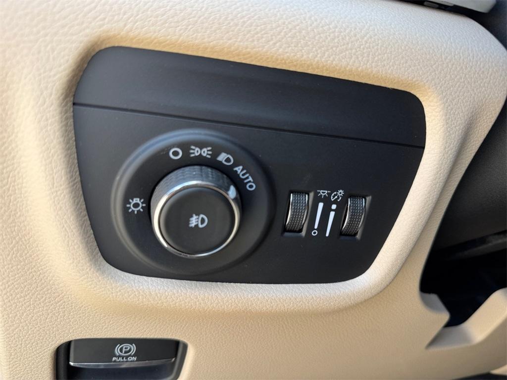 used 2024 Jeep Grand Cherokee car, priced at $37,000