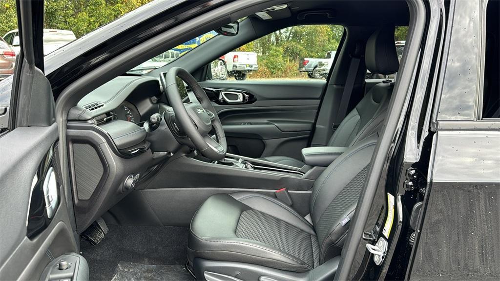 new 2025 Jeep Compass car, priced at $25,999