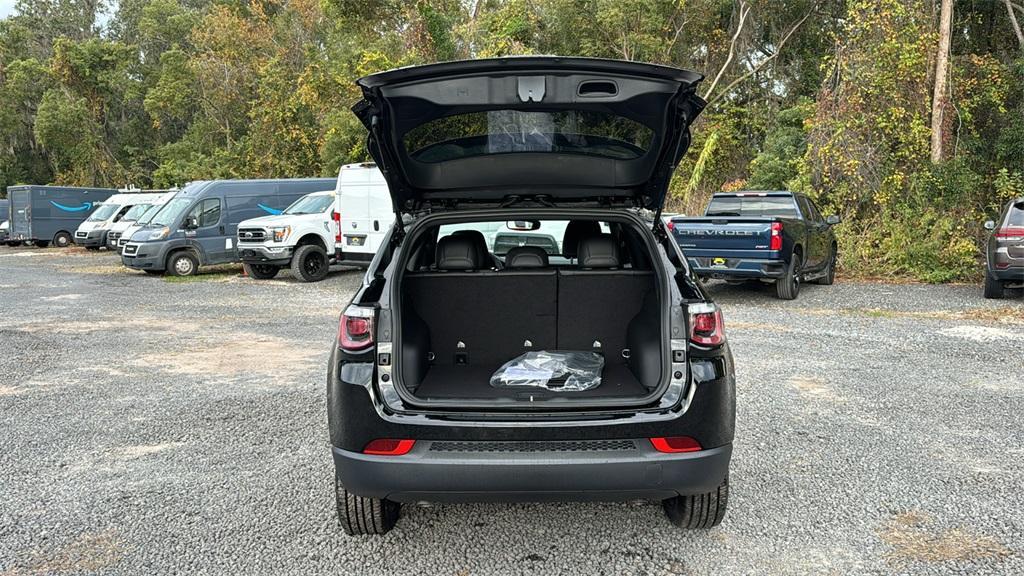 new 2025 Jeep Compass car, priced at $25,999