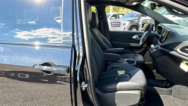 new 2024 Chrysler Pacifica car, priced at $39,995