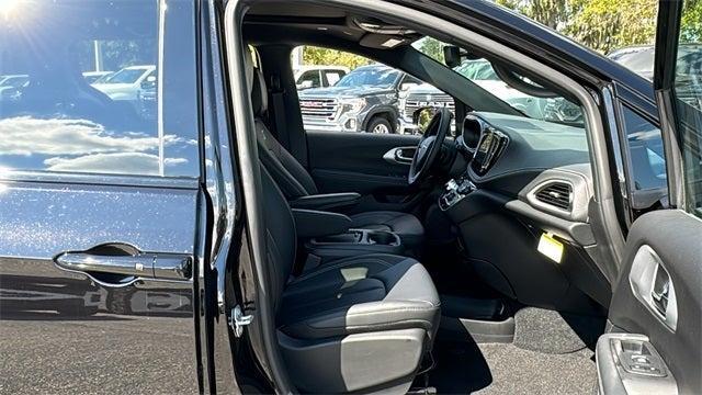 new 2024 Chrysler Pacifica car, priced at $39,995