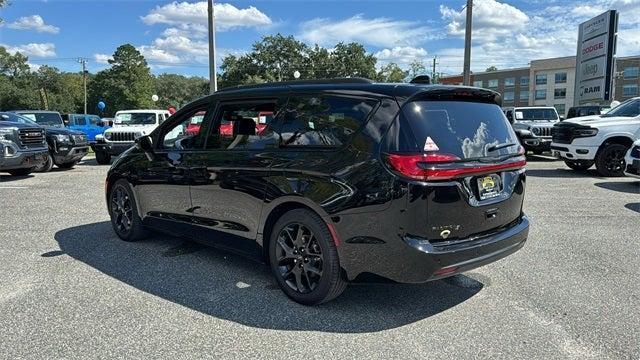 new 2024 Chrysler Pacifica car, priced at $39,995