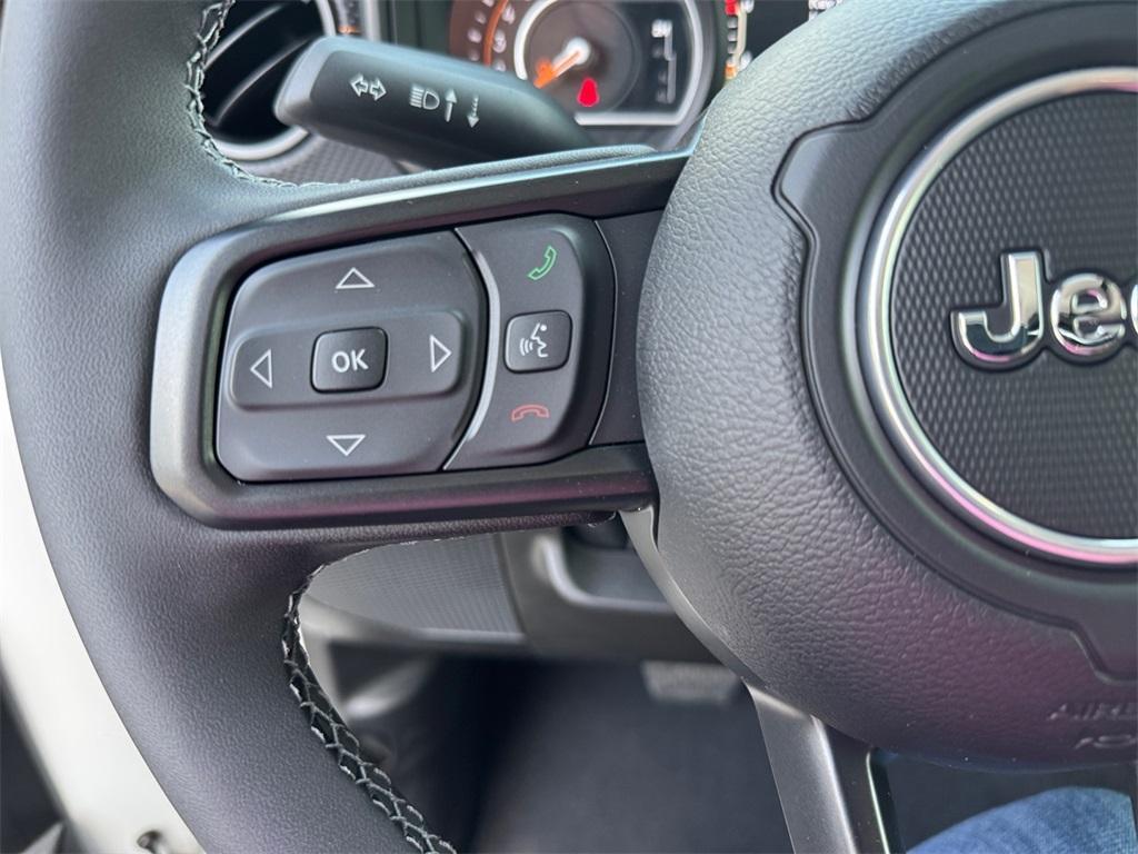 new 2025 Jeep Gladiator car, priced at $50,082