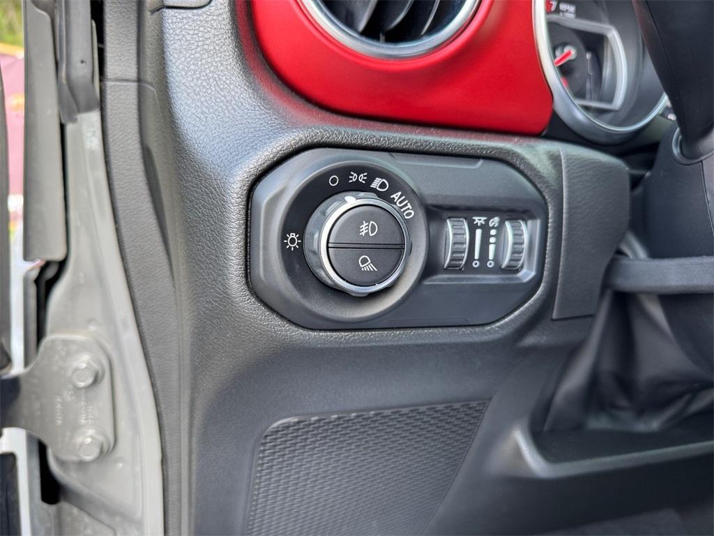 used 2022 Jeep Gladiator car, priced at $35,557