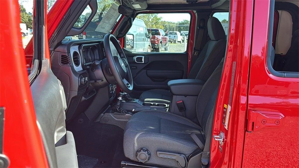 new 2025 Jeep Gladiator car, priced at $38,614