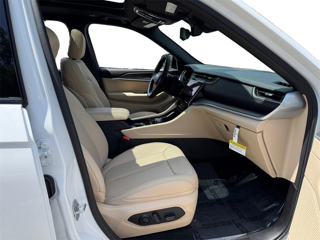 new 2025 Jeep Grand Cherokee L car, priced at $45,614