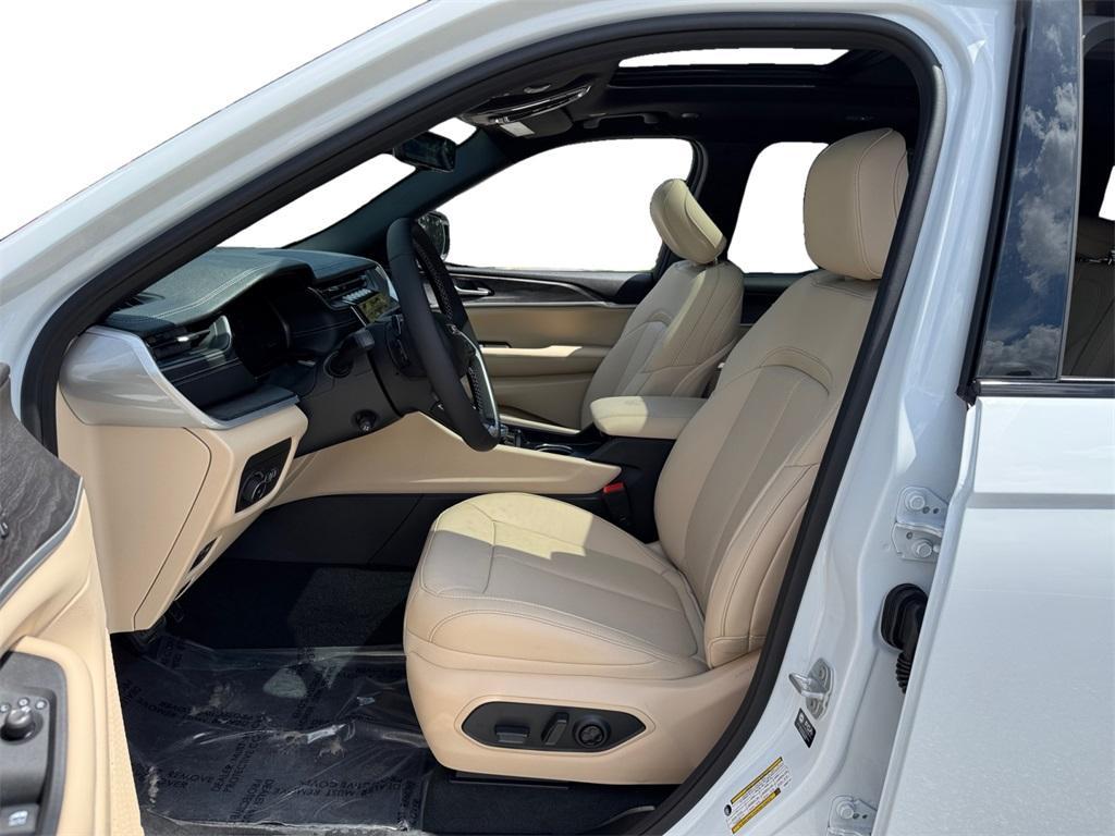 new 2025 Jeep Grand Cherokee L car, priced at $45,614