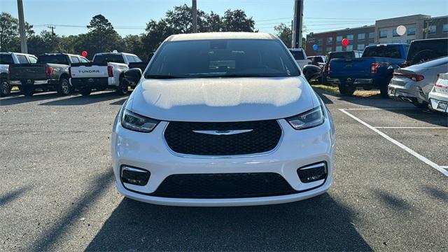 new 2025 Chrysler Pacifica car, priced at $41,495