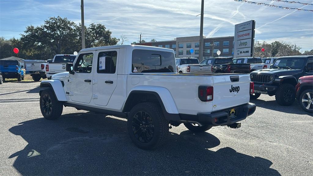 new 2025 Jeep Gladiator car, priced at $43,140