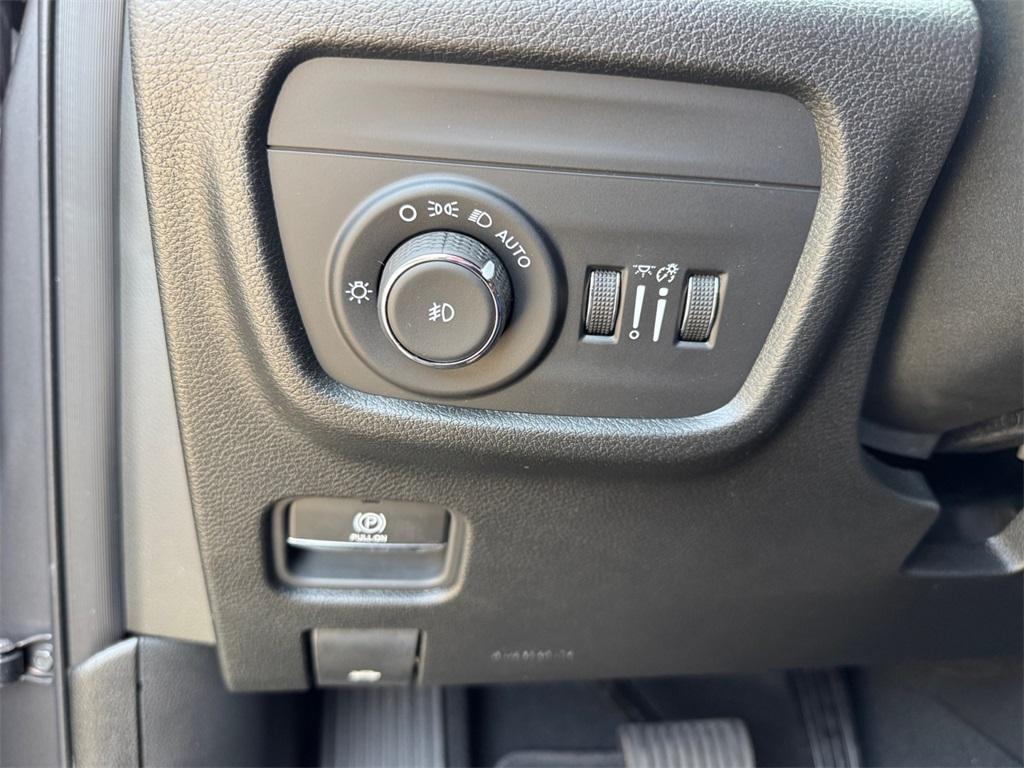 new 2025 Jeep Grand Cherokee car, priced at $39,471