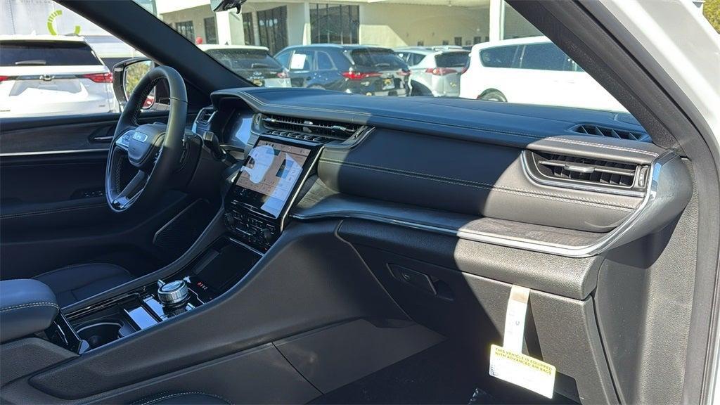 new 2025 Jeep Grand Cherokee car, priced at $54,817