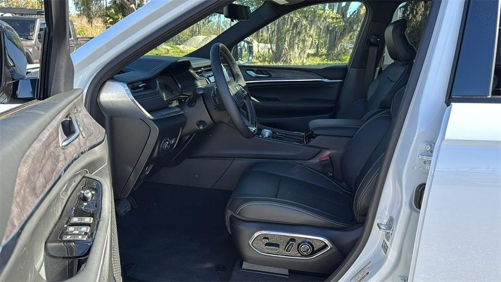 new 2025 Jeep Grand Cherokee car, priced at $54,817