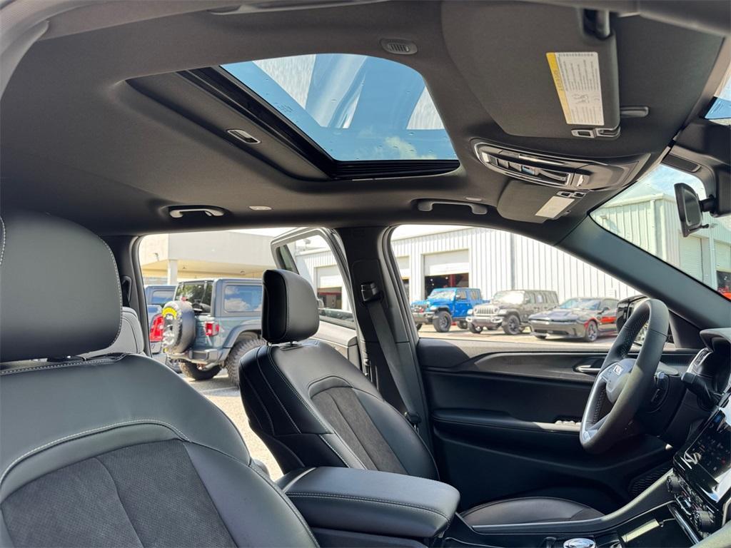 new 2025 Jeep Grand Cherokee L car, priced at $41,697