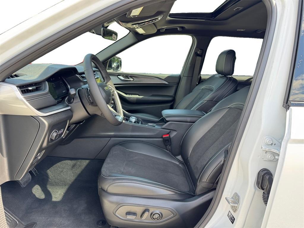 new 2025 Jeep Grand Cherokee L car, priced at $41,697