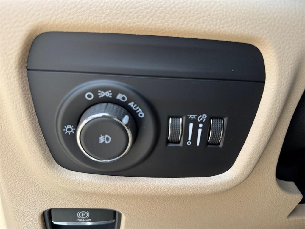 new 2025 Jeep Grand Cherokee car, priced at $41,311