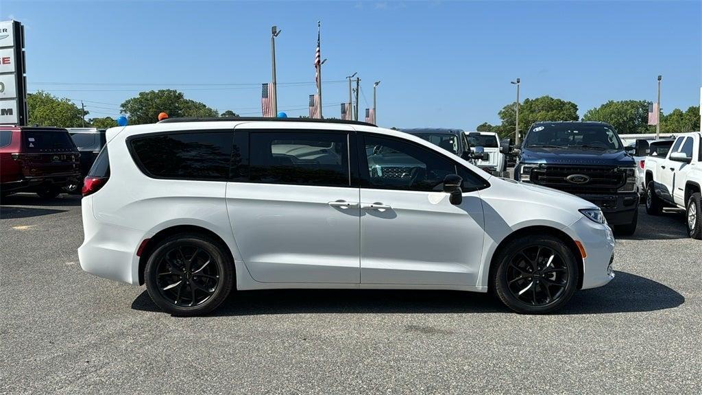 new 2024 Chrysler Pacifica car, priced at $40,950