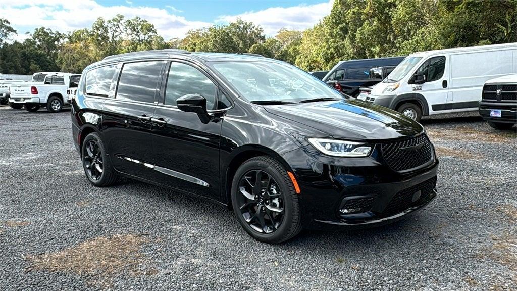 new 2025 Chrysler Pacifica car, priced at $53,599