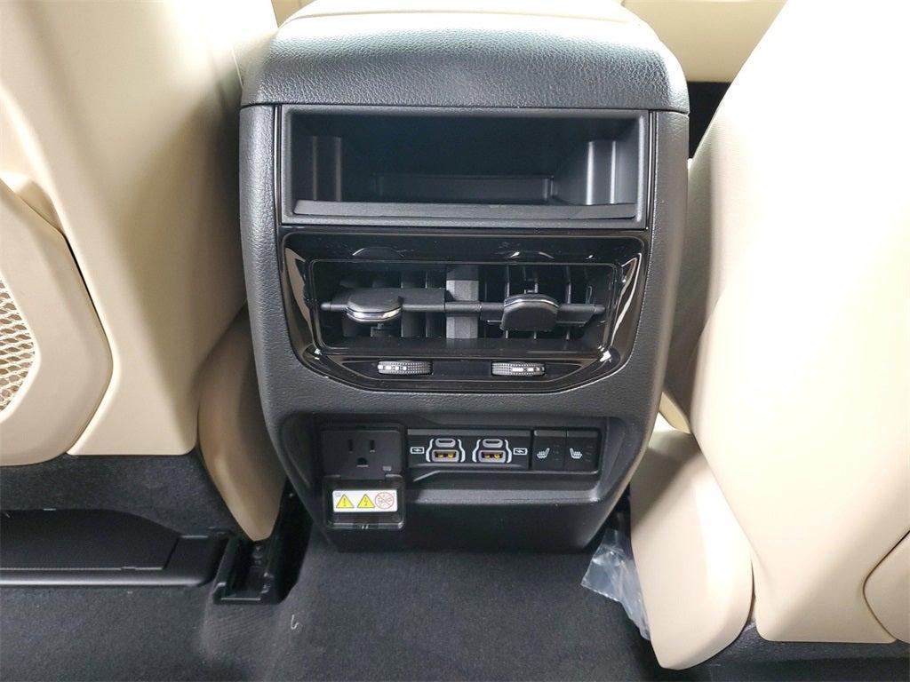 new 2025 Jeep Grand Cherokee car, priced at $41,553