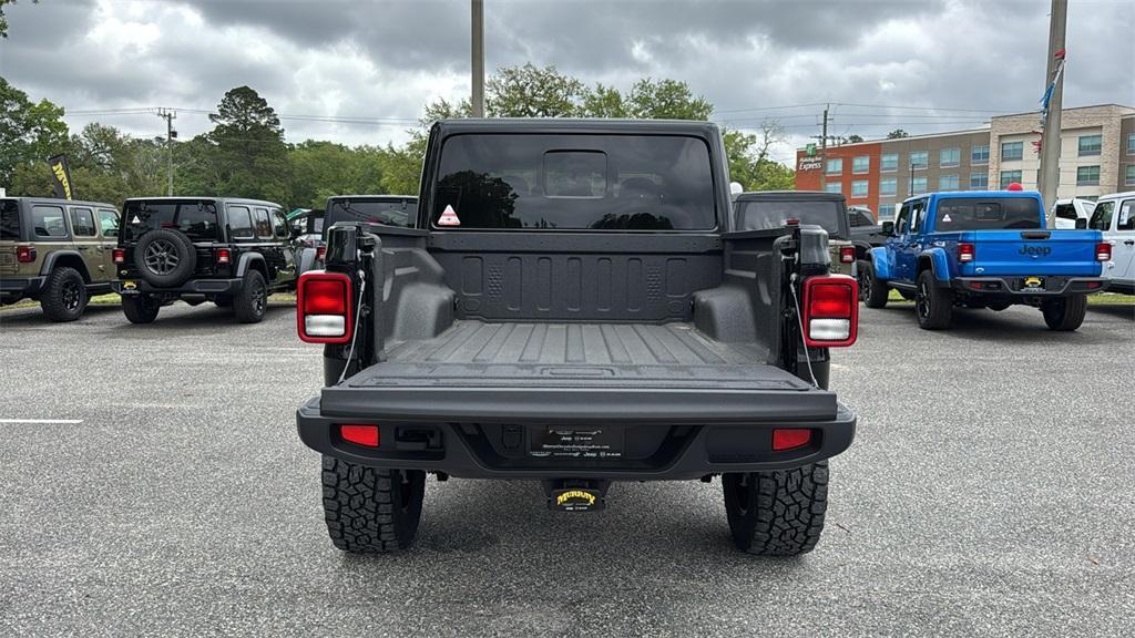 new 2025 Jeep Gladiator car, priced at $40,569