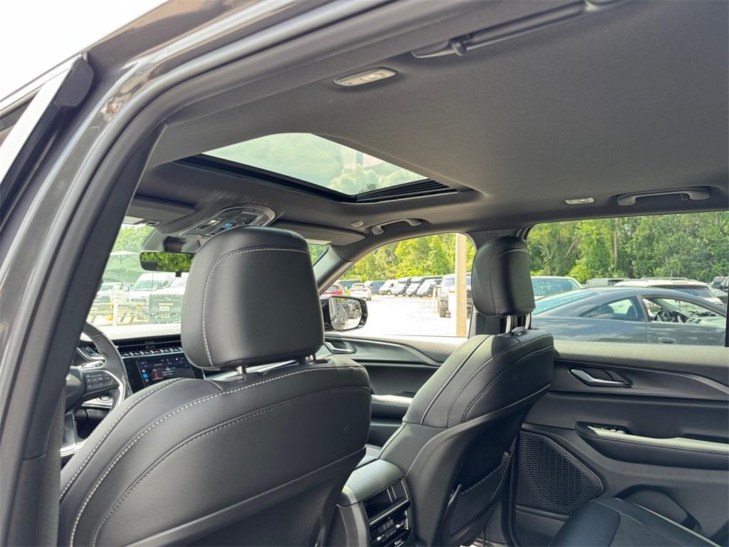 new 2025 Jeep Grand Cherokee car, priced at $40,748