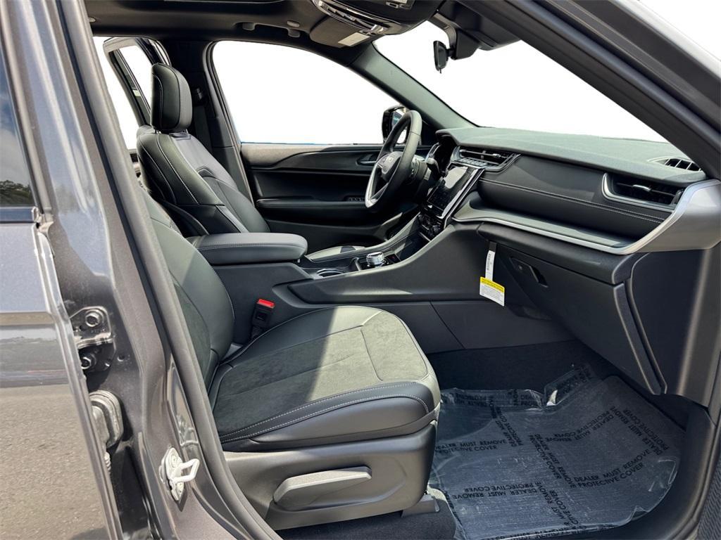 new 2025 Jeep Grand Cherokee car, priced at $40,748