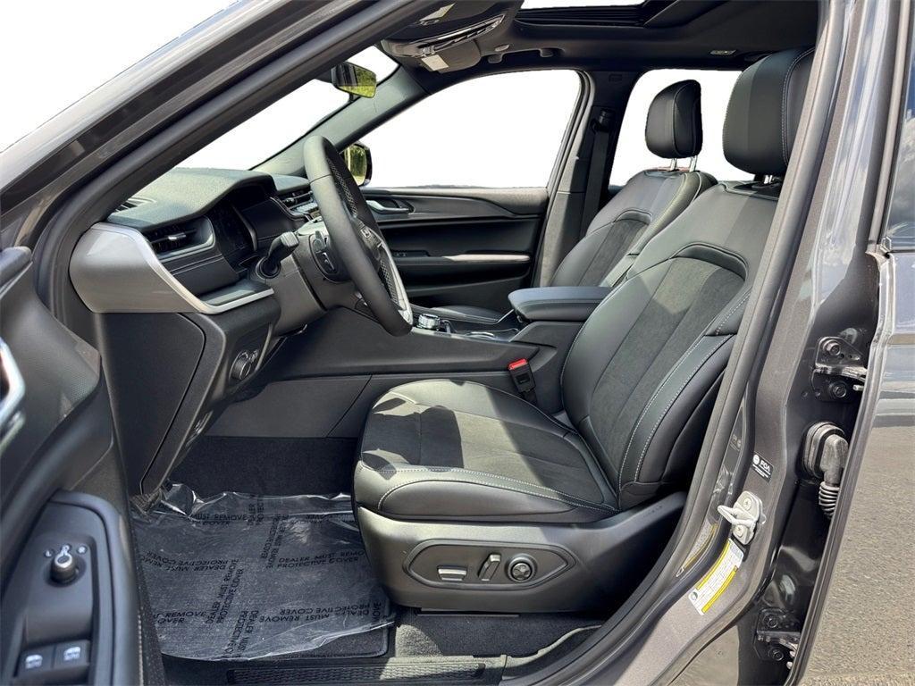 new 2025 Jeep Grand Cherokee car, priced at $38,208