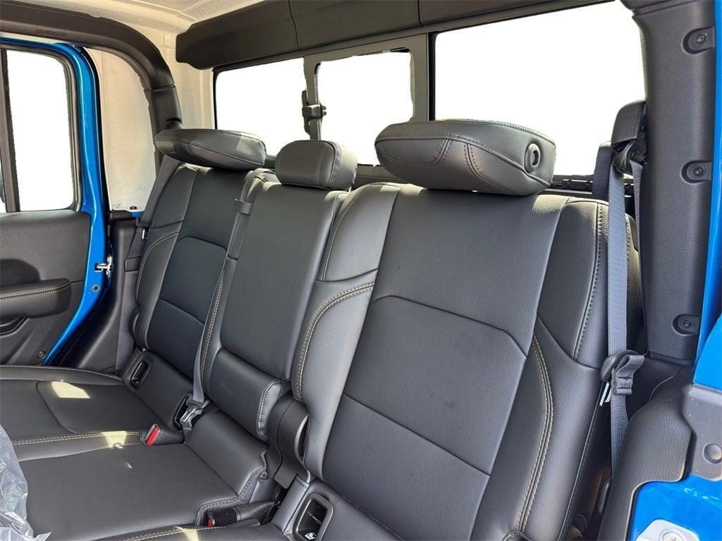 new 2025 Jeep Gladiator car, priced at $42,423