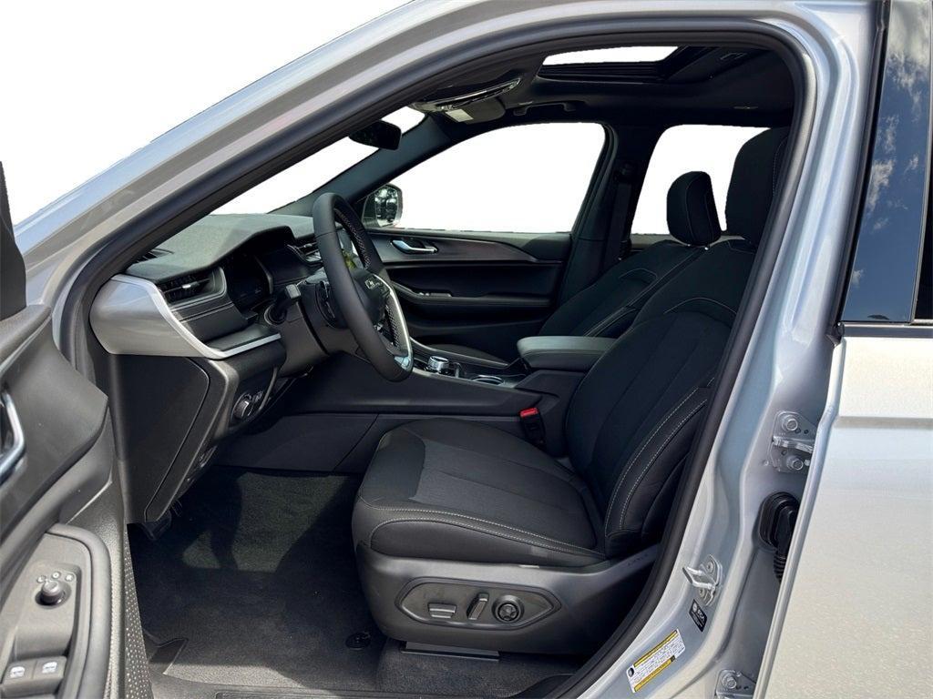 new 2025 Jeep Grand Cherokee L car, priced at $38,122