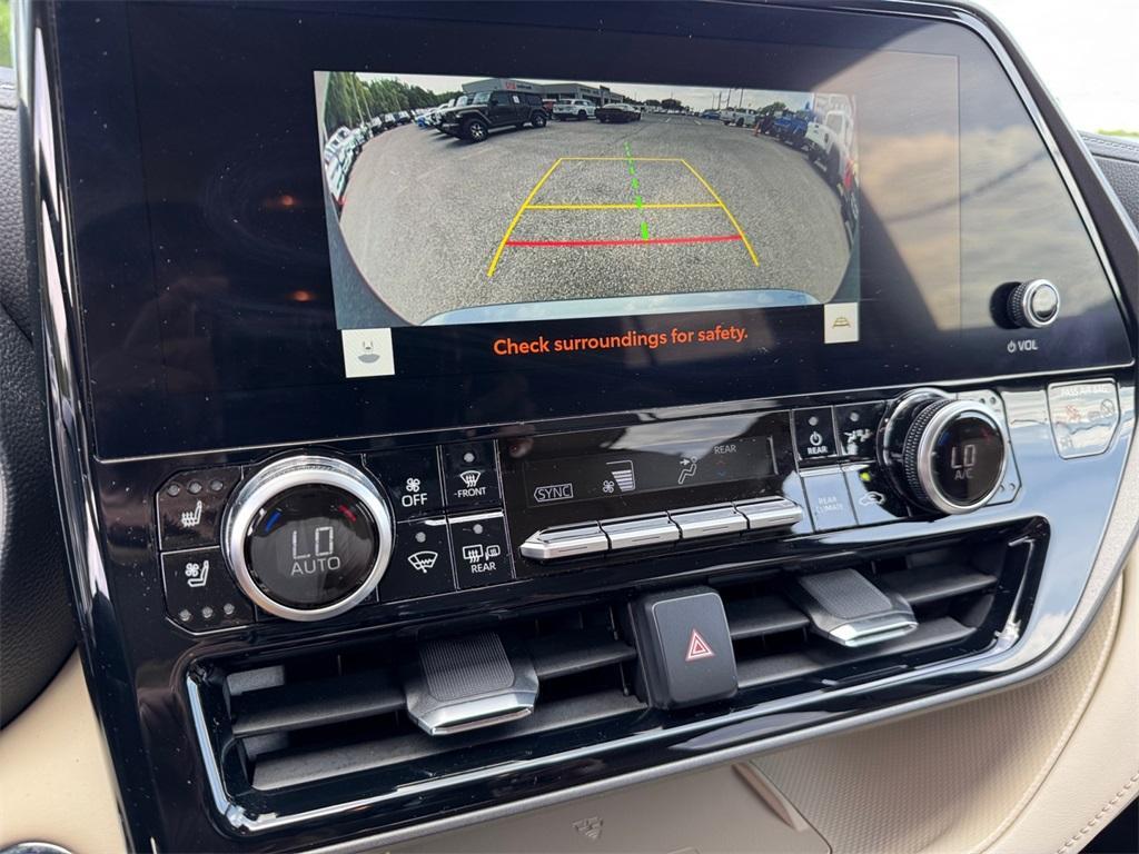 used 2023 Toyota Highlander car, priced at $43,500
