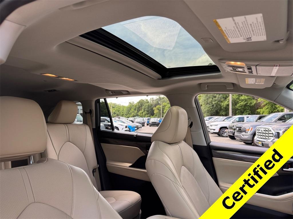 used 2023 Toyota Highlander car, priced at $40,900