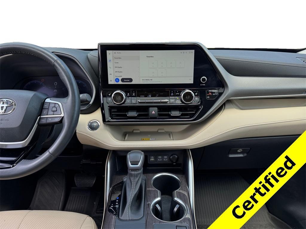 used 2023 Toyota Highlander car, priced at $40,900