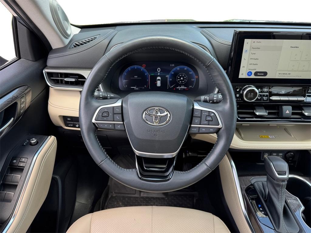 used 2023 Toyota Highlander car, priced at $43,500
