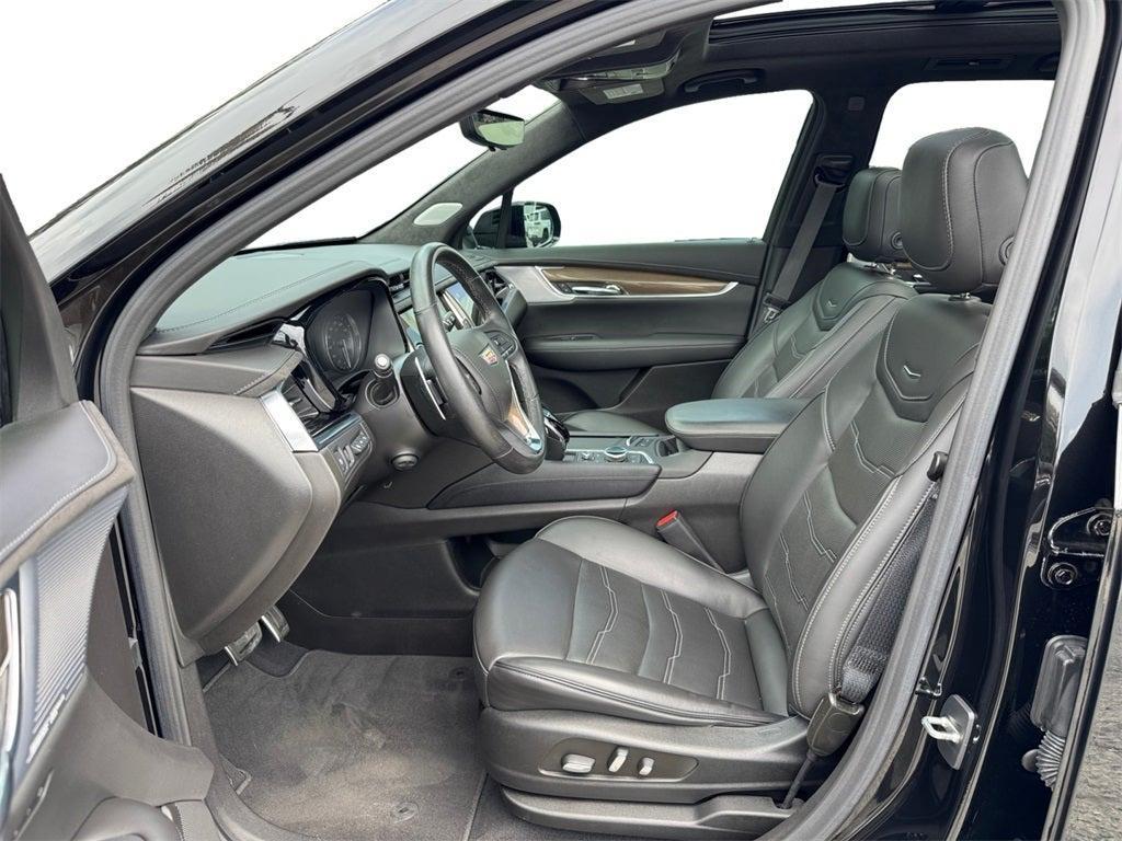 used 2023 Cadillac XT6 car, priced at $41,990