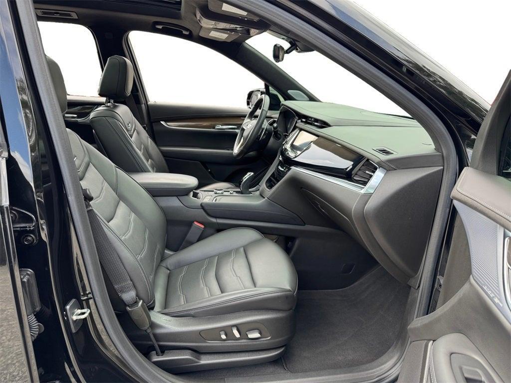 used 2023 Cadillac XT6 car, priced at $41,990