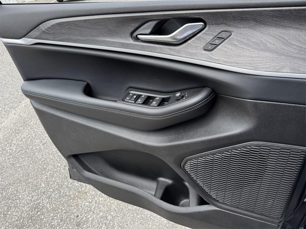 new 2025 Jeep Grand Cherokee car, priced at $37,421