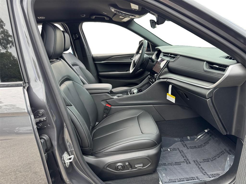 new 2025 Jeep Grand Cherokee car, priced at $37,421