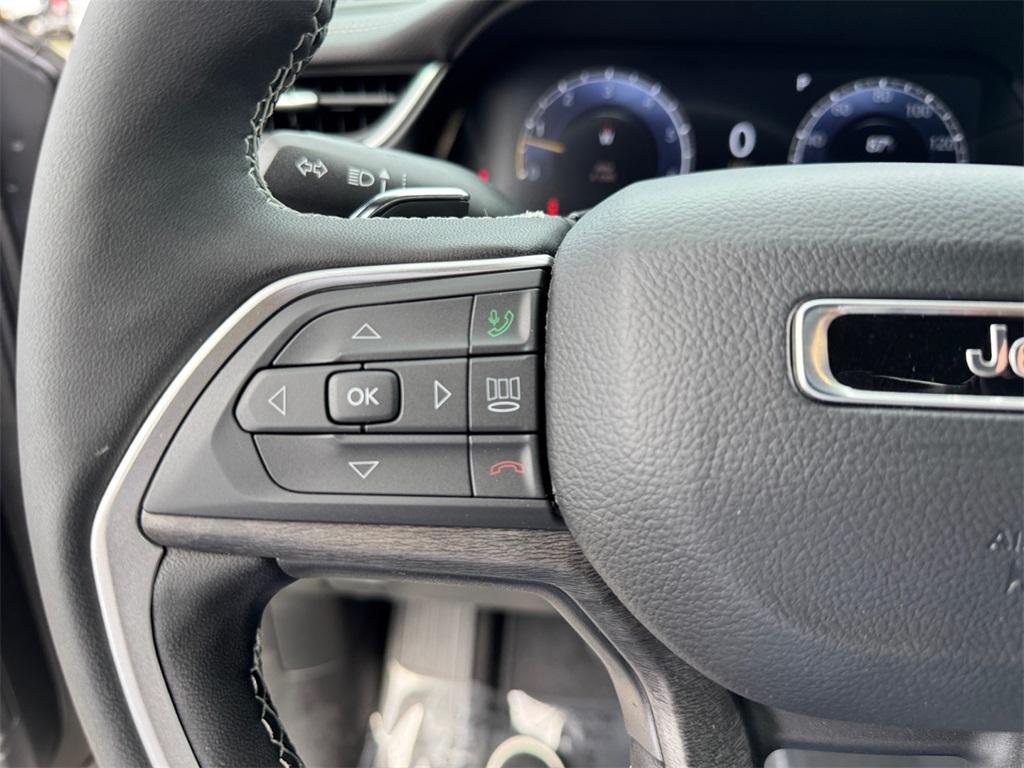 new 2025 Jeep Grand Cherokee car, priced at $37,421