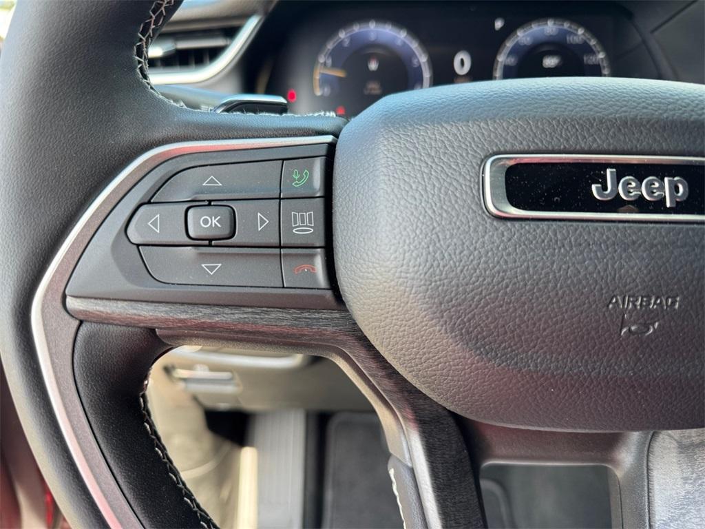 new 2025 Jeep Grand Cherokee car, priced at $41,550