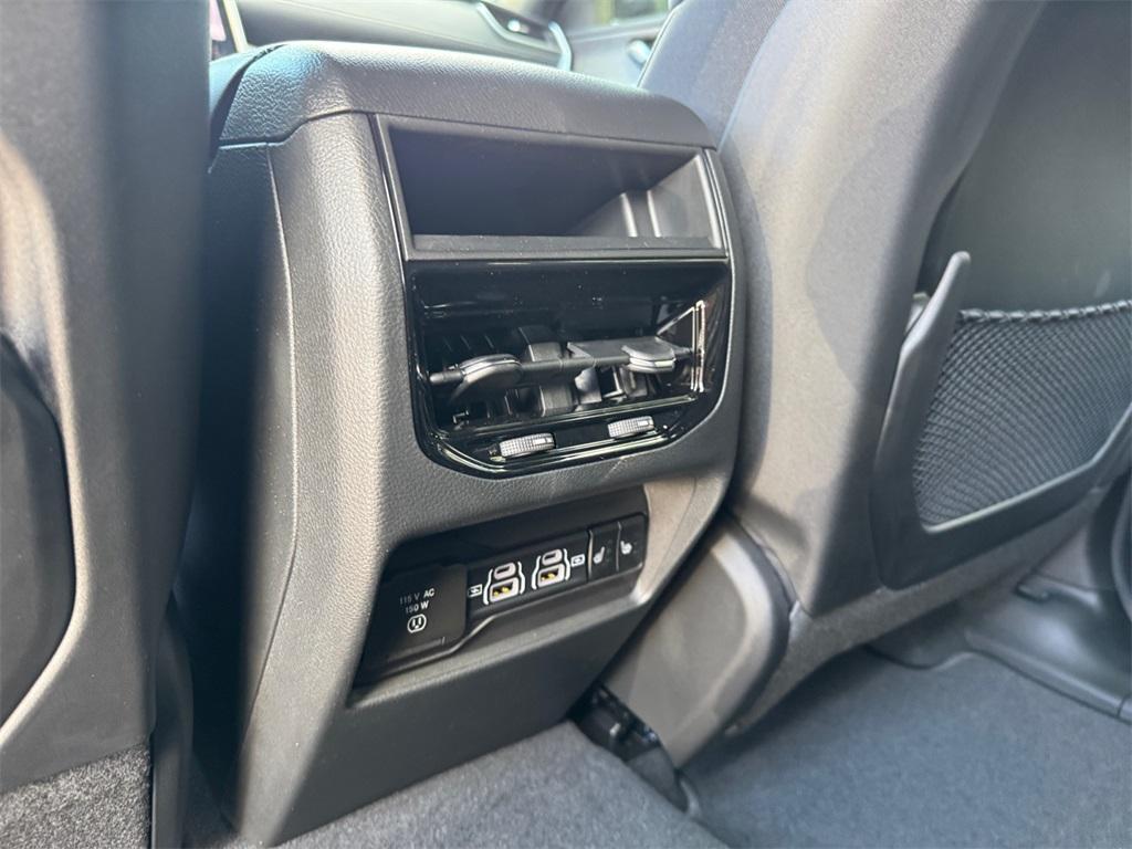 new 2025 Jeep Grand Cherokee car, priced at $41,550