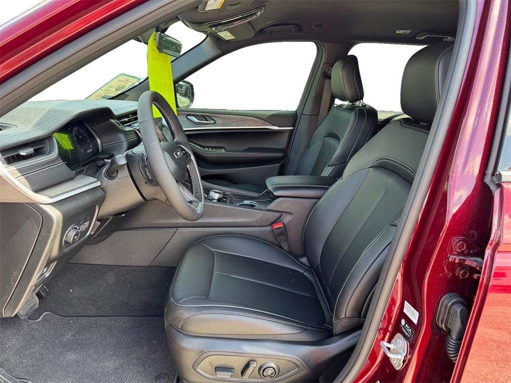 new 2025 Jeep Grand Cherokee car, priced at $41,550