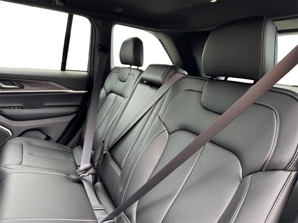 new 2025 Jeep Grand Cherokee car, priced at $40,986