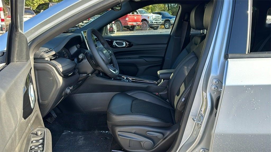 new 2025 Jeep Compass car, priced at $25,999